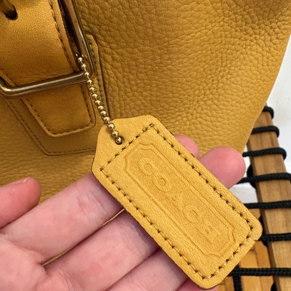 Vintage Coach Mustard Leather Tote No. G2P-9600 Like New - Picture 2 of 6